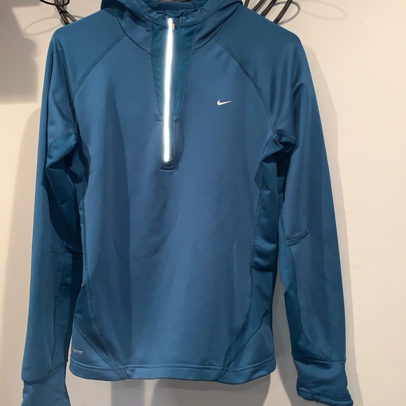 Nike Sweaters - SALE‼️NIKE SWEATER 💙